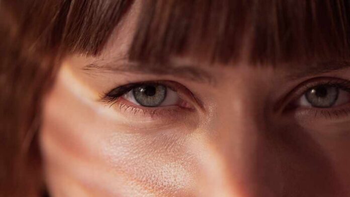 Woman,Soft,Portrait,With,Warm,Light,Highlighting,Natural,Skin,Texture.